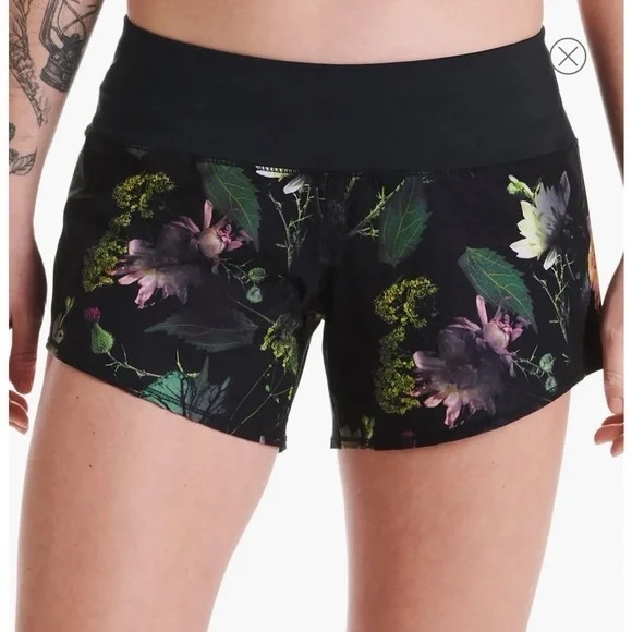 oiselle Pants - Oiselle Roga shorts, “Moody Floral” size 2